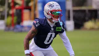 Gonzalez Still Waiting on Contract Before Patriots' Season Opener