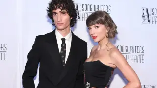Sombr Delivers Swift-Soaked Tributes at Songwriters Hall of Fame