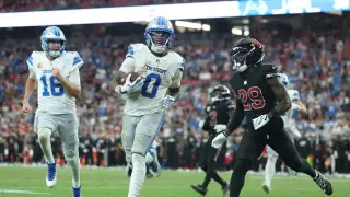 Gibbs Surpasses Sanders, Eyes Tomlinson’s 31-TD Season Mark