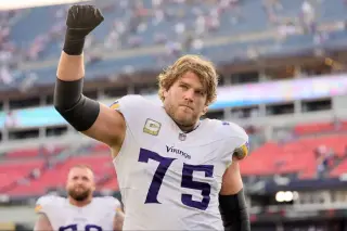 Vikings extend O’Neill, fortifying the offensive line through 2030