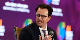 AI Giants Confront the Internet’s Distillation Dilemma