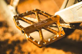 5DEV Unveils Jumpline Pedal to Boost Traction on Rough Trails