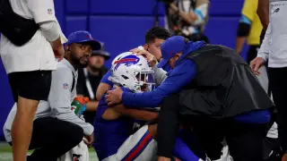 Bills WR DJ Moore Day-to-Day With Shoulder Injury Ahead of Week 3