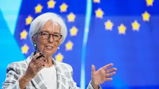 Lagarde Resigns Early to Break Silence, Warns of Potential December Rate Hike