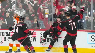 Carolina suffocates Flyers, takes Game 1 of the second-round