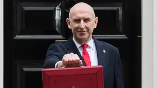 UK Chancellor Healey Sets 2030 Target for 3% Defense Spending Amid Fiscal Strain