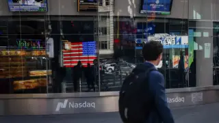 Chip Sector Slump Triggers Flight to Safety in Bonds and Defensive Stocks