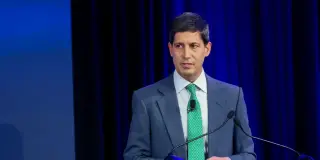 Warsh Wealth Sparks Scrutiny as Trump's Fed Chair Nominee