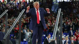 Midterm Campaigns Heat Up as Trump and Obama Rally in Swing States