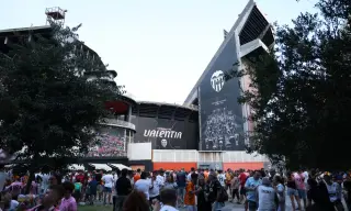 Tense night at Mestalla as Valencia protests loom over Barca visit