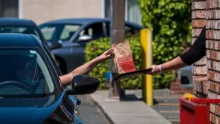 Peltz-Backed Consortium Eyes Wendy’s Take-Private Bid