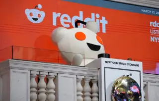 Reddit Stock Craters 30% as AI Search Shifts Force Login Mandate and User Decline