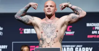 Smith Stuns in Bare-Knuckle Heavyweight Debut, Submits Sherman