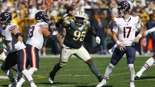 Bears bench Bagent after second interception in 31-7 Packers loss