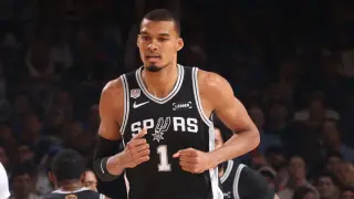 Spurs aim to even the Finals as Knicks threaten a 3-1 lead in Game 4