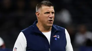 Vrabel prioritizes family as photo-leak saga sidelines Patriots during draft