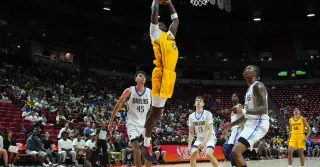 Kaluma's 34-point eruption fuels Lakers' Summer League win over Mavericks