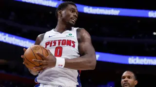 Duren Standoff Persists as Pistons Camp Begins Without Star Center