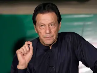 Cricket Legends Urge Independent Health Check for Imran Khan
