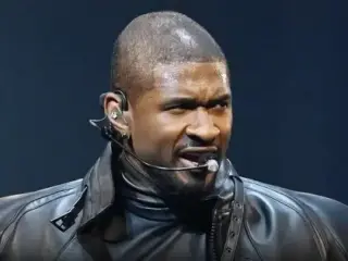 Usher Ends Onstage Moment in Nashville; Fan Responds Defending the Moment
