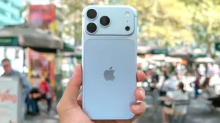 iPhone 18 Pro Max Reviewers Split: Incremental Upgrades vs. Foldable Shadow