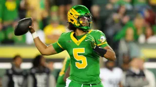 Ducks Drop 84-0 on Portland State as Moore, Raiola Shine in Rebound Win