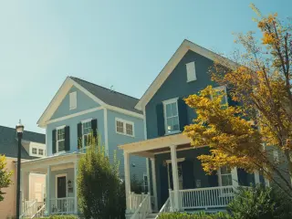 Cracking housing prices spark 2008 echoes, warns veteran economist