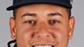 White Sox land Castillo in four-player swap with Mariners