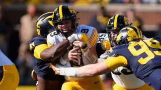 Iowa Stuns Michigan with Last-Second Touchdown in Big Ten Opener