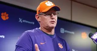 Clemson Girds for LSU’s Speedy, Unpredictable Offense
