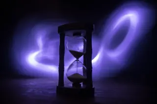 Quantum Oddity: Photons Appear to Exit an Atomic Cloud Before Entering