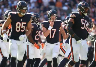 Bagent Prepares for Lambeau Field Amid Bears' QB Rotation