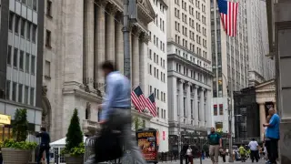 AI Boom Drives Wall Street to Record Profits, but Rising Yields Threaten the Rally