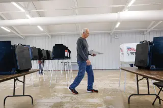 Midterm Forecast: Democrats Poised for House Takeover as GOP Grapples with Structural and Polling Deficits