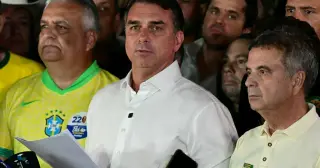 Brazilian Court Seizes Flávio Bolsonaro Passports in Post-Election Money Laundering Probe