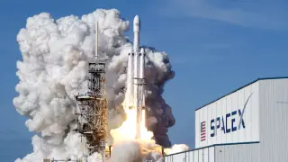 SpaceX Sets Sights on a $1.75T IPO Valuation Ahead of Roadshow