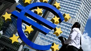 ECB Holds Rates at 2.5% Amid Rising Inflation and Leadership Transition