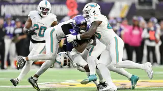 Dolphins Fall to Vikings 15-10, Extending Winless Start to Four Games