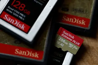 Memory Makers Bet on Buybacks as AI Demand Surges