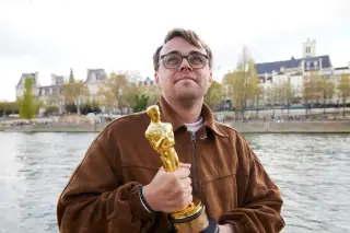 Oscar Statuette Reunited: TSA Detour Ends in Germany