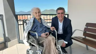 Aging on two fronts: a 117-year-old's body shows signs of aging and protection