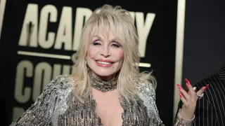 Ella Langley delivers Jolene tribute to Dolly Parton in Alabama show