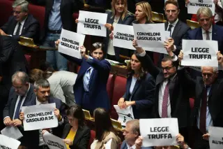 Italy's Parliament Passes Meloni's Electoral Reform Despite Opposition 'Scam' Protests