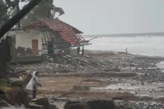 Cyclone Arnab Strikes Eastern India, Killing Three and Damaging Crops