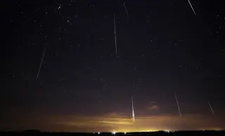 Eta Aquarids Peak Tonight as Moonlit Skies Challenge Meteor Watchers