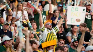 Packers Family Night lights up Lambeau with big plays and family moments