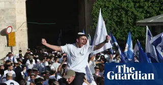 Far-right Jerusalem Day march sparks clashes as flags fly over Temple Mount