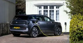 UK weighs relaxing EV rules as oil shocks and heatwaves intensify policy debate