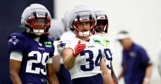 Patriots Use Walkthrough to Test Depth Chart with Maye and Larison