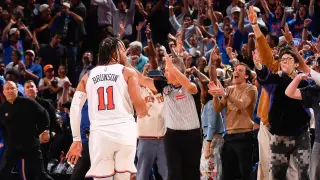 Brunson erupts as Knicks ride late surge to steal Game 1 vs Cavaliers